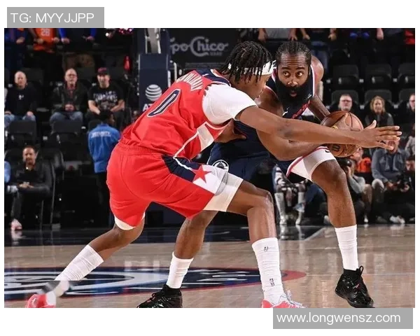 一边倒！快船状况低迷落后12分：哈登24+3苦撑，泰伦卢奇葩阵型